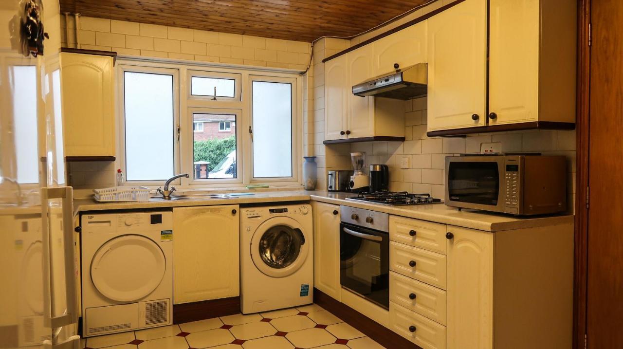 Cozy Double Room - Only Room Лондон Экстерьер фото